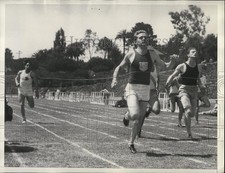 1934 Press Photo Frank Wykoff beats Don Plumb at Open track meet, Santa Barbara picture