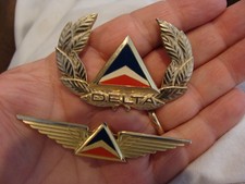 Vintage DELTA pilot wings & hat badge pin Gold Metal & Enamel - GOOD SHAPE picture