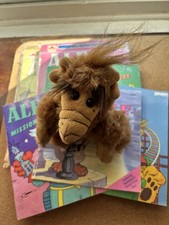 Alf SITCOM 1986 MEMORABILIA . Original Books , Original Stuffed Alf , Etc . picture
