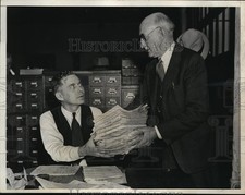 1935 Press Photo Ex-Army leader Walter Waters & JW Marbury, Chief of Mail picture