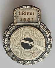 VINTAGE 1981 GERMAN SHOOTING MEDAL 1. RITTER 1ST KNIGHT RIFLE TARGET PIN BADGE picture