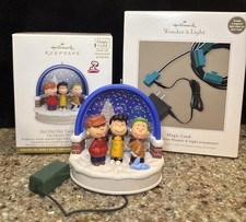 Hallmark Keepsake Peanuts Ornament Ho Ho Tasty Snow And Hallmark Magic Cord MIB picture