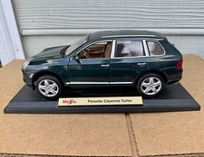 Maisto Porsche Cayenne Turbo 1:18 Diecast Model Car w/ Display Base Green picture