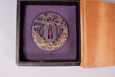 Japanese Iron Tsuba Battle Scene Openwork Gold Inlay 7.4cm 82g Box picture