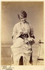 FUN PORTRAIT PRETTY YOUNG WOMAN FASHION FLOWERS ACTRESS? CHICAGO CABINET CARD picture