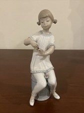 VINTAGE LLADRO YOUNG GIRL PAINTING HER NAILS WITH NAIL POLISH picture