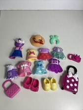 Minnie Mouse Vacation, Set 8 dresses, 2 shoes, 2 Hats, one camera  picture