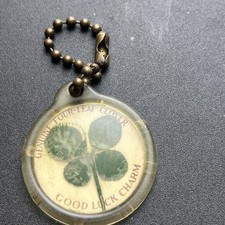 VTG GENUINE 4 LEAF CLOVER LUCKY KEYCHAIN FOB ADVERTISING QUAKER STATE MOTOR OIL picture