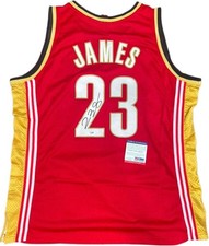 LeBron James Signed Cleveland NBA plaer Autographed Authentic Jersey PSA/DNA picture