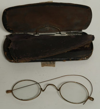 Antique Wire Rimmed Oval Spectacles Eyeglasses Gold Tone Late 1800's Early 1900s picture