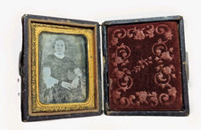 Antique 1850s Daguerreotype Woman Portrait Cased Velvet Leather Photo picture