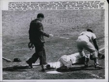 1958 Press Photo Giants Shorstop Los Angeles Dodgers John Klippstein picture