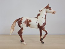 Breyer Traditional Model Horse QUELLE SURPRISE #711220 Matte Chestnut Overo 2015 picture