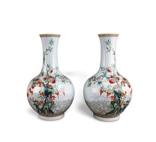 A Pair of Chinese Fencai Porcelain Vases picture