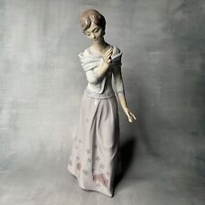 Lladro Figurine #6981 A Grandmother's Love *CHIPPED/BROKEN FINGER & FLOWER* picture