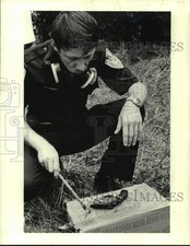 1979 Press Photo Jefferson Parish Sheriff's crime lab worker Larry Morin picture