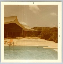 Vtg Color Snapshot Mid Century Modern Architecture Resort Swimming Pool Patio picture