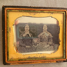 Antique 1850s Daguerreotype Double Portrait Two Women Sisters 1/6 Plate Half Cas picture