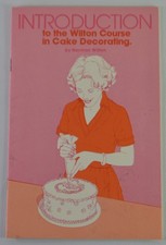 Vintage 1977 Wilton Cake Decorating Booklet RARE HTF picture