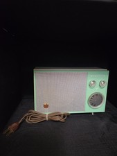 Vintage Monarch RE-520 5-Tube Radio Model 102261 Mid Century Modern Mint Green. picture