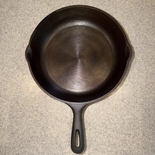 GORGEOUS VINTAGE CAST IRON SKILLET NO 8 #8 - SUPER SMOOTH - GREAT QUALITY USER picture