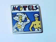 THE MOTELS VINTAGE 1980's 1.25 INCH CERAMIC PIN COLLECTIBLE ROCK & ROLL ITEM picture