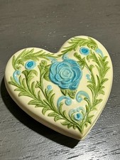 Vintage Heart‑Shaped Ceramic Trinket Box – Blue Rose Embossed Lid – Cream Color picture