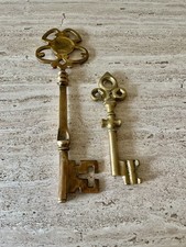 Vtg Set 2 Brass Skeleton Key Large and Medium Decorative Heavy Brass Gold Decor picture