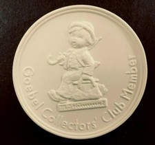 VINTAGE GOEBEL, W. GERMANY 1976  COLLECTORS' CLUB MEMBER BISQUE PLAQUE picture